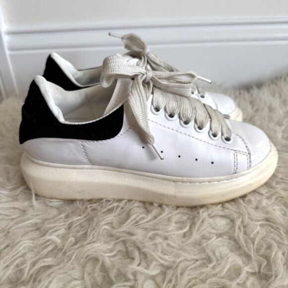 Alexander McQUEEN Oversized Suede Heel Detail Sneakers - White/Black | Size 37 - Picture 4 of 11